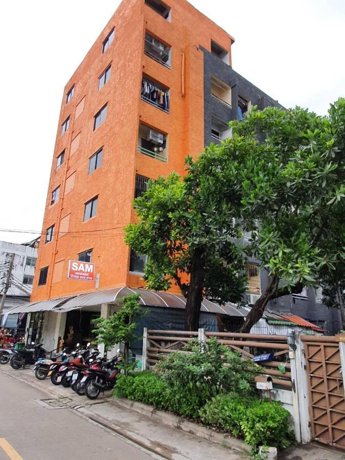 Sam Apartment Bangkok Bagian luar foto