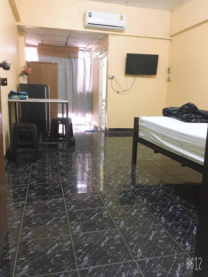 Sam Apartment Bangkok Bagian luar foto