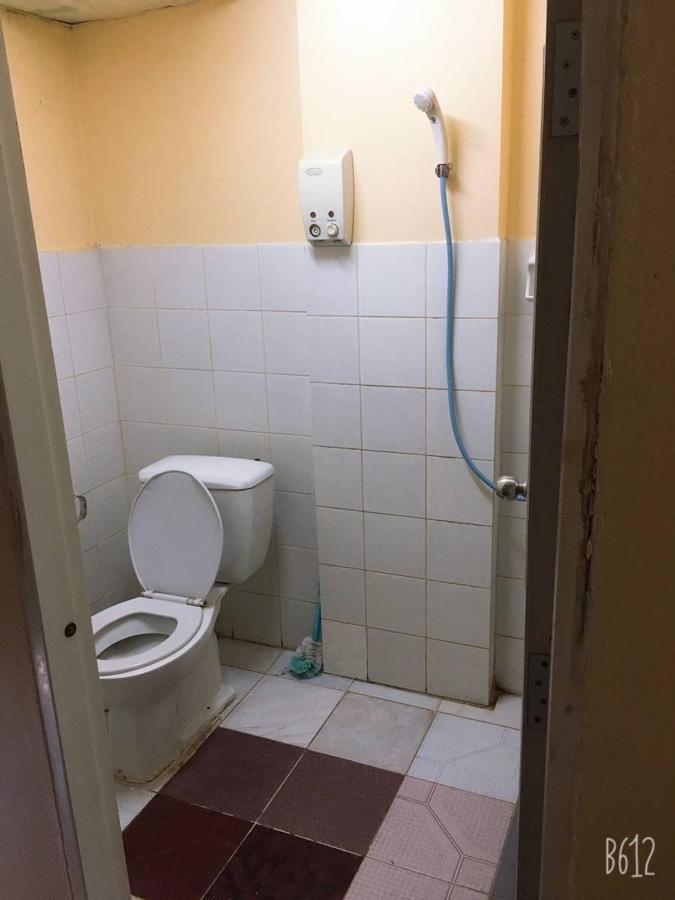 Sam Apartment Bangkok Bagian luar foto
